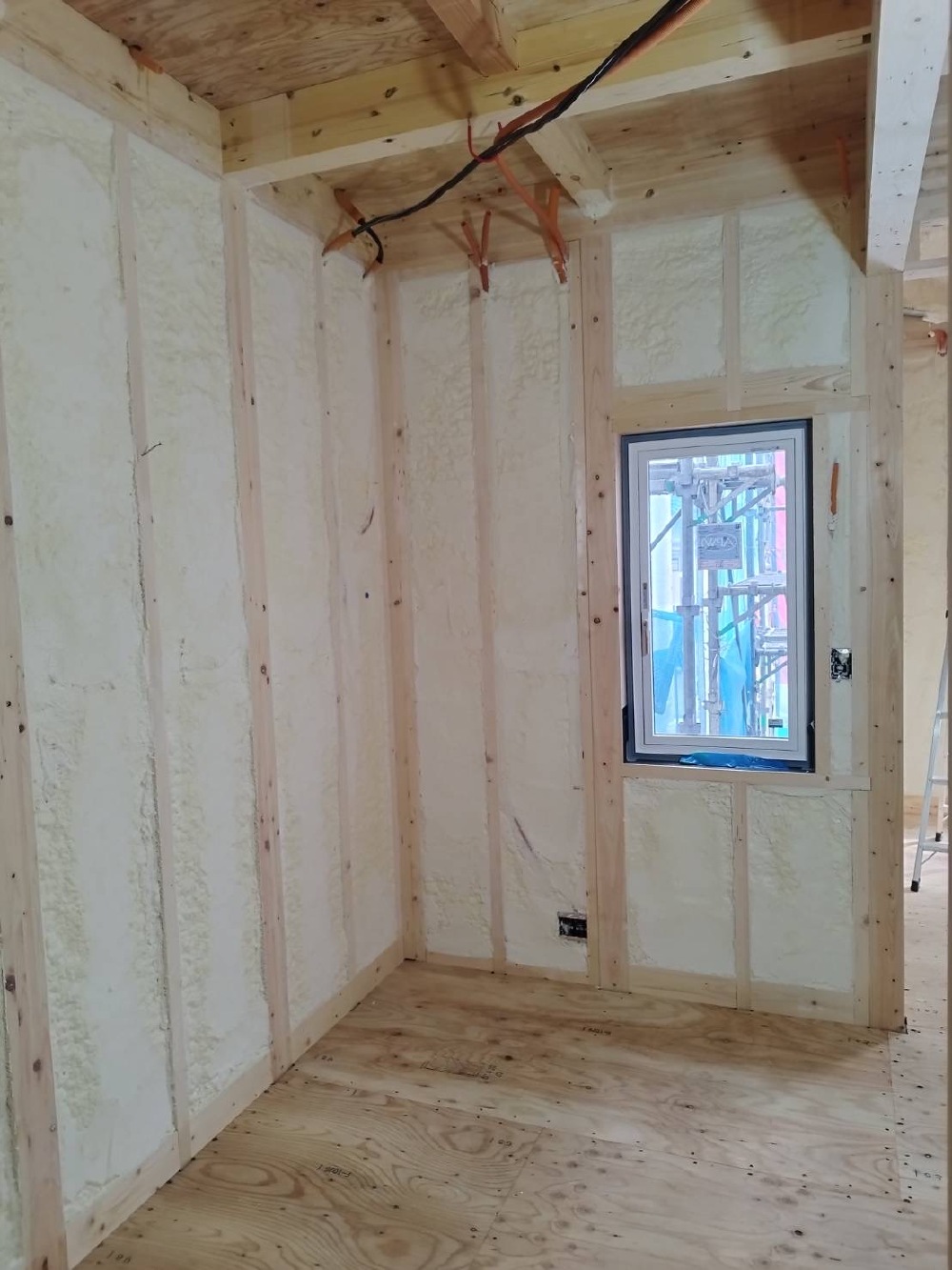 吹き付け断熱工事