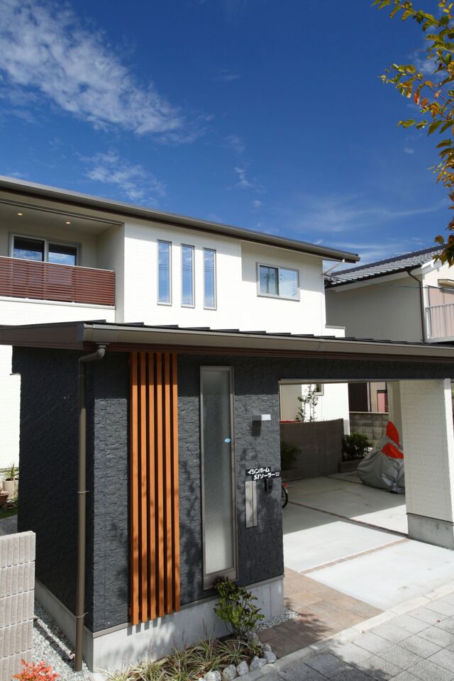 奈良県　10kW以上の太陽光パネル搭載の車庫付き注文住宅